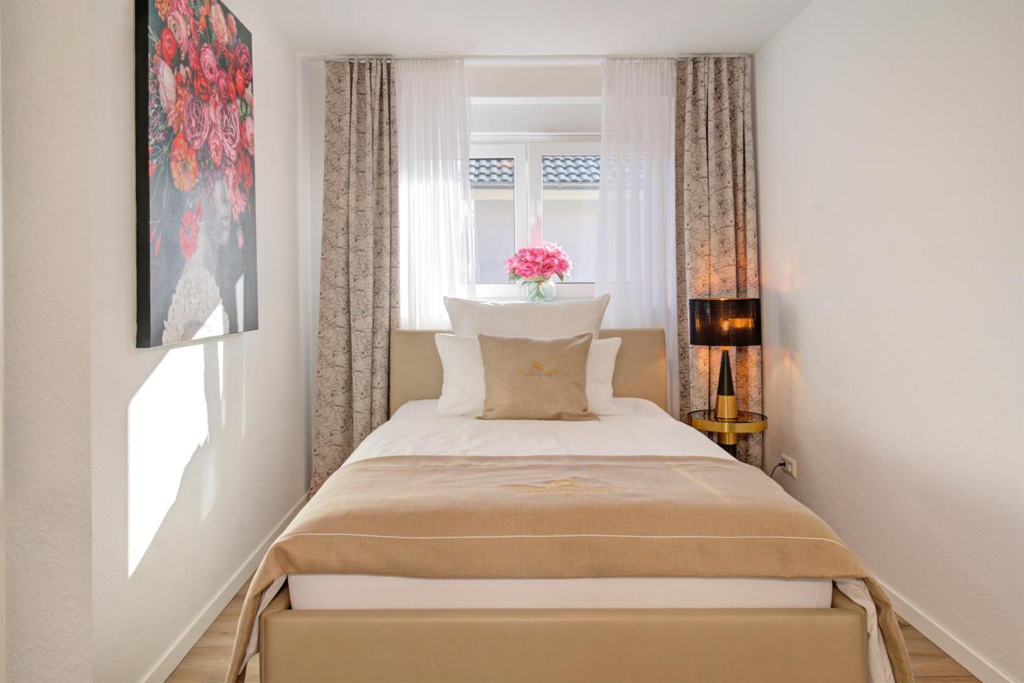 BlumenRaum Ferienwohnung 2 คาร์ลสรูเฮอ ภายนอก รูปภาพ